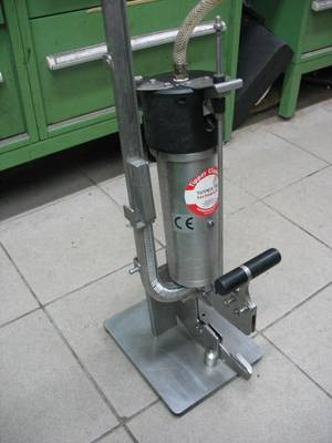 CLIPPEUSE DE TABLE PNEUMATIQUE - TIPPER TIE TCNV 200AT